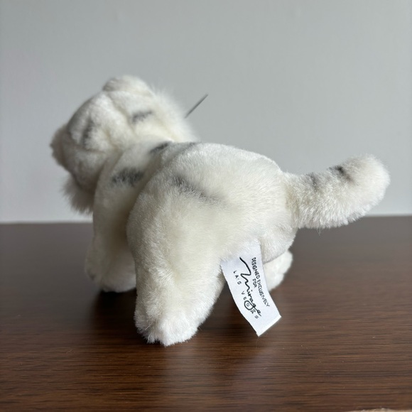 Mini Mirage Las Vegas White Tiger Stuffed Animal - Picture 5 of 9